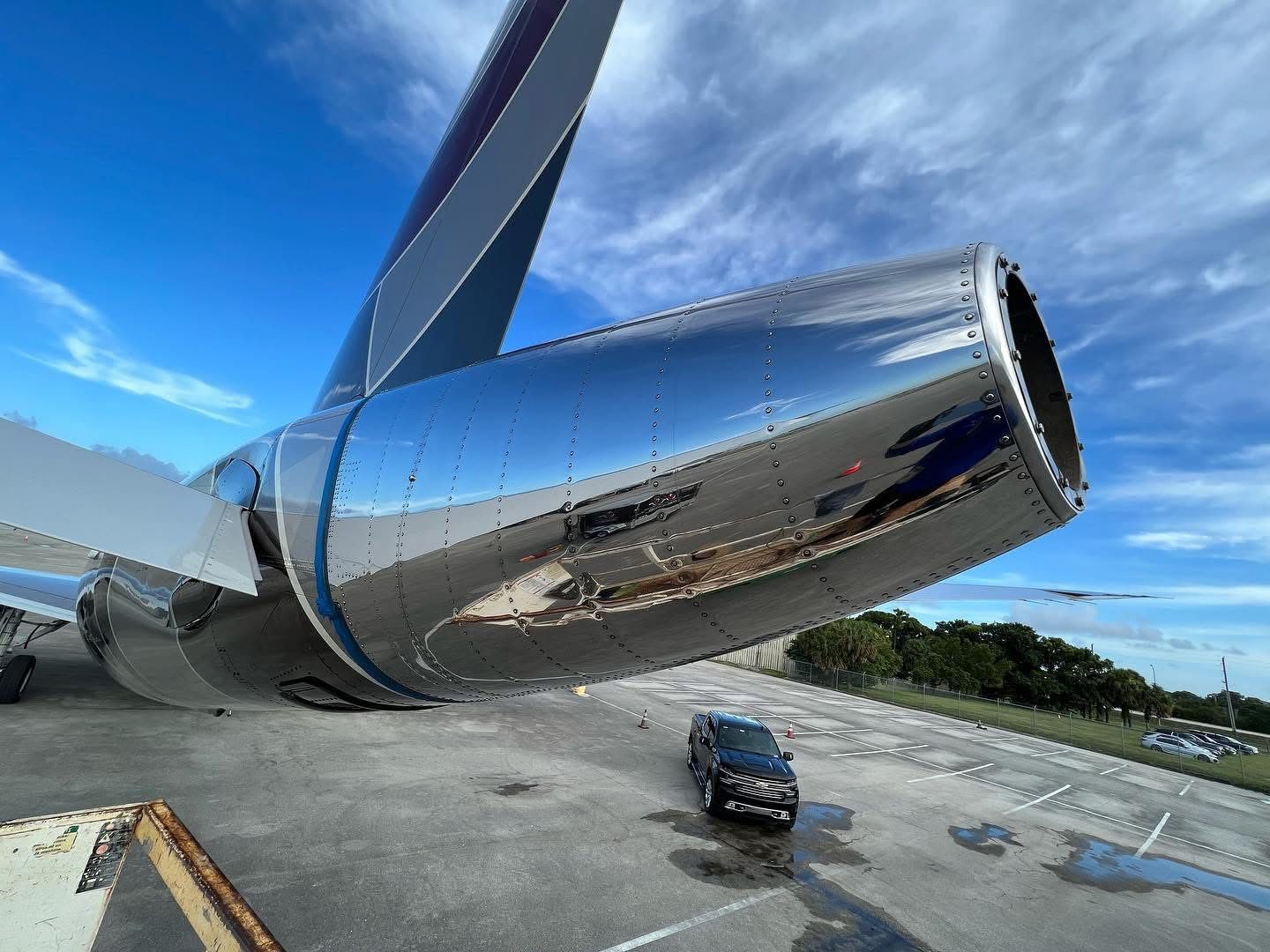Mirror-polished jet engine nacelle after Avioera brightwork restoration